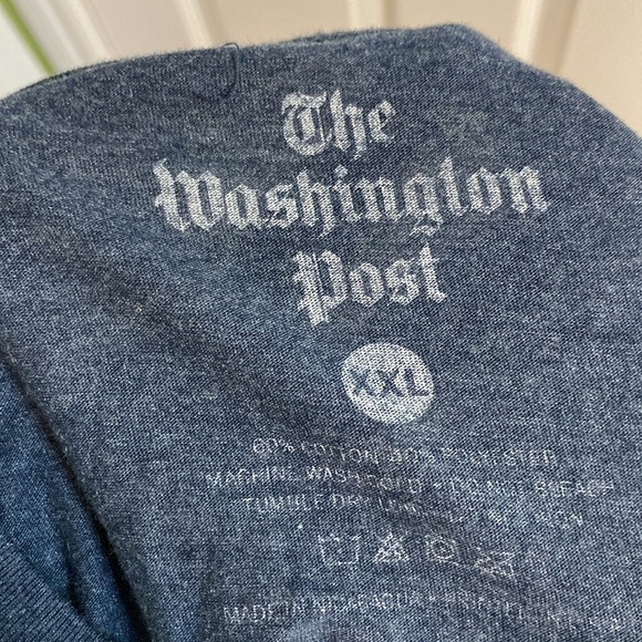 'Democracy Dies in Darkness' Washington Post T-shirt Navy Men’s Size XXL Tee - Picture 4 of 4
